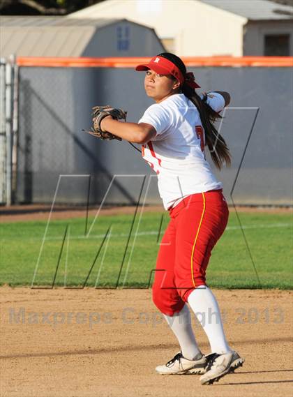 Thumbnail 2 in JSerra Catholic vs. Rosary photogallery.