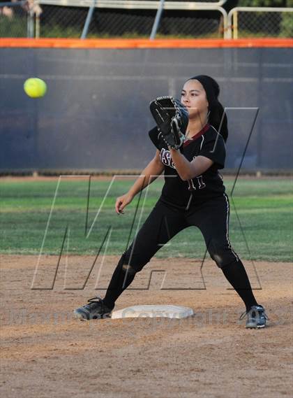 Thumbnail 2 in JSerra Catholic vs. Rosary photogallery.