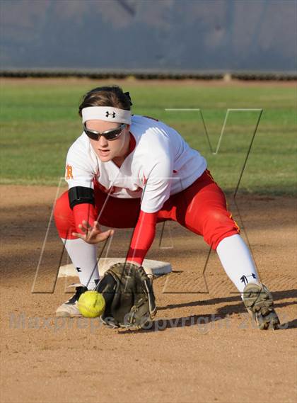 Thumbnail 1 in JSerra Catholic vs. Rosary photogallery.