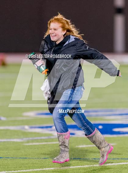 Thumbnail 3 in Navarro vs. Cuero (UIL 4A Quarterfinal) photogallery.