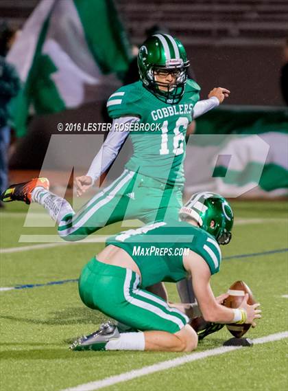 Thumbnail 2 in Navarro vs. Cuero (UIL 4A Quarterfinal) photogallery.