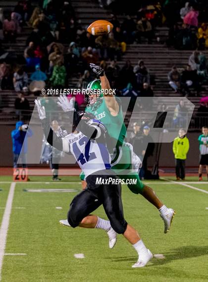 Thumbnail 1 in Navarro vs. Cuero (UIL 4A Quarterfinal) photogallery.
