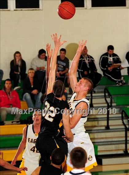 Thumbnail 2 in Arroyo Grande vs. Bishop Montgomery photogallery.