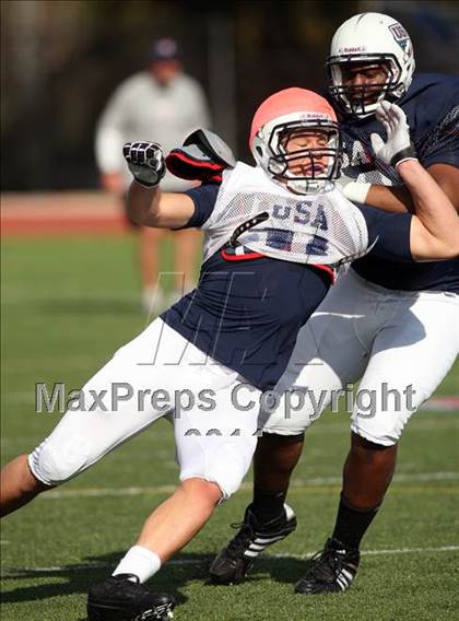 Thumbnail 1 in IFAF Team USA Practice photogallery.