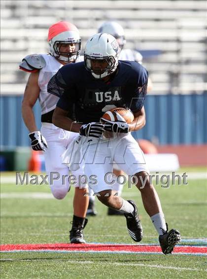 Thumbnail 3 in IFAF Team USA Practice photogallery.