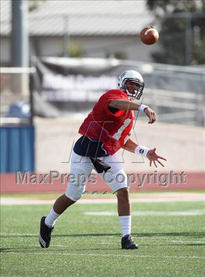 Thumbnail 3 in IFAF Team USA Practice photogallery.