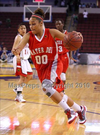 Thumbnail 3 in Carondelet vs. Mater Dei (CIF State D2 Final) photogallery.