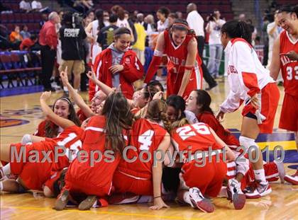 Thumbnail 3 in Carondelet vs. Mater Dei (CIF State D2 Final) photogallery.