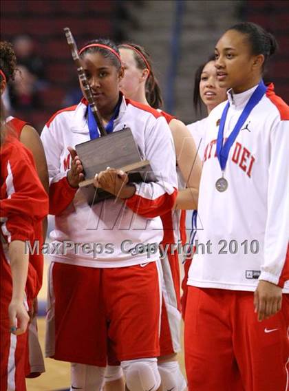 Thumbnail 3 in Carondelet vs. Mater Dei (CIF State D2 Final) photogallery.