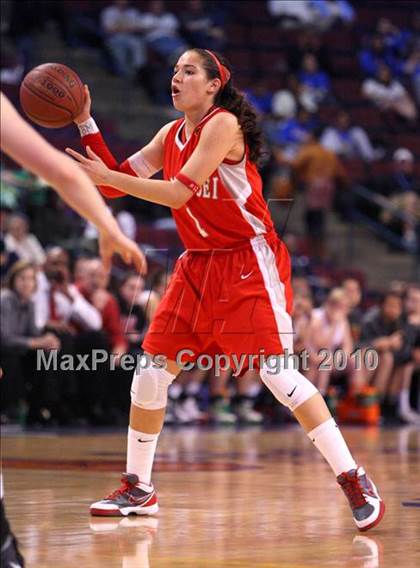 Thumbnail 3 in Carondelet vs. Mater Dei (CIF State D2 Final) photogallery.