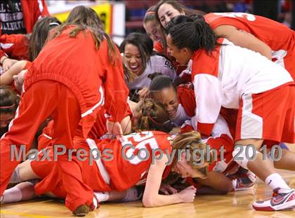 Thumbnail 2 in Carondelet vs. Mater Dei (CIF State D2 Final) photogallery.