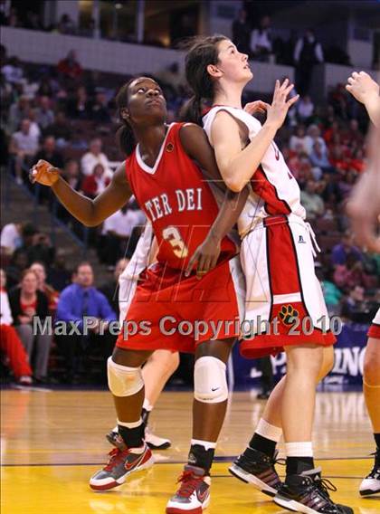 Thumbnail 3 in Carondelet vs. Mater Dei (CIF State D2 Final) photogallery.