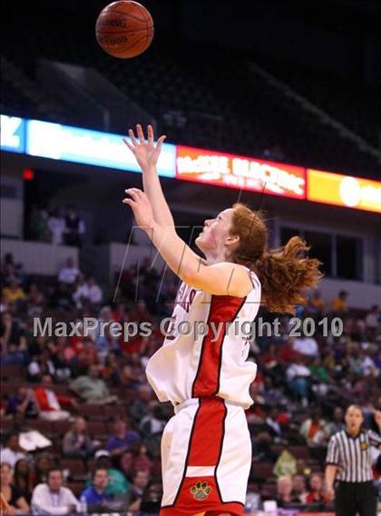 Thumbnail 2 in Carondelet vs. Mater Dei (CIF State D2 Final) photogallery.