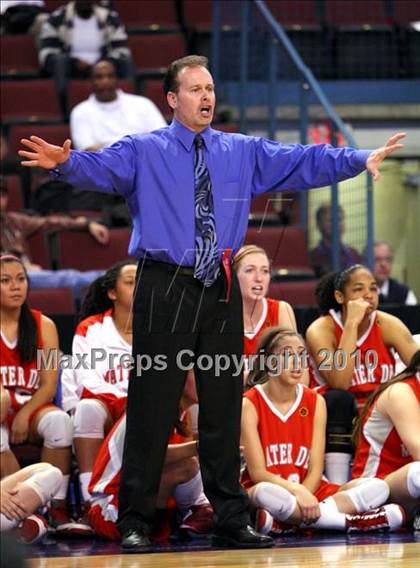 Thumbnail 2 in Carondelet vs. Mater Dei (CIF State D2 Final) photogallery.