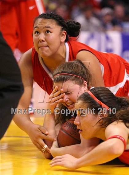 Thumbnail 2 in Carondelet vs. Mater Dei (CIF State D2 Final) photogallery.