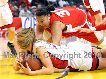 Thumbnail 3 in Carondelet vs. Mater Dei (CIF State D2 Final) photogallery.