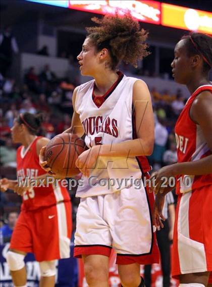 Thumbnail 2 in Carondelet vs. Mater Dei (CIF State D2 Final) photogallery.