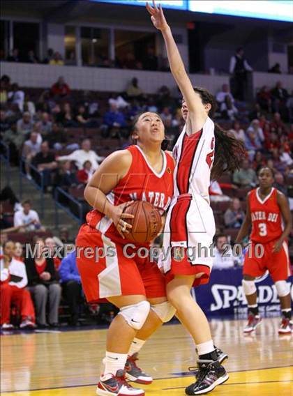 Thumbnail 3 in Carondelet vs. Mater Dei (CIF State D2 Final) photogallery.