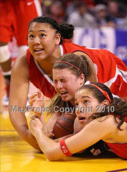 Thumbnail 1 in Carondelet vs. Mater Dei (CIF State D2 Final) photogallery.