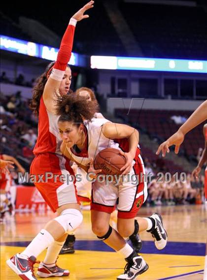 Thumbnail 3 in Carondelet vs. Mater Dei (CIF State D2 Final) photogallery.