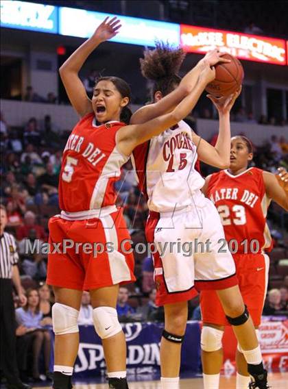 Thumbnail 3 in Carondelet vs. Mater Dei (CIF State D2 Final) photogallery.