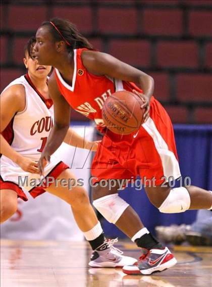 Thumbnail 3 in Carondelet vs. Mater Dei (CIF State D2 Final) photogallery.
