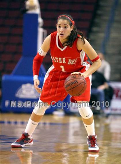 Thumbnail 3 in Carondelet vs. Mater Dei (CIF State D2 Final) photogallery.