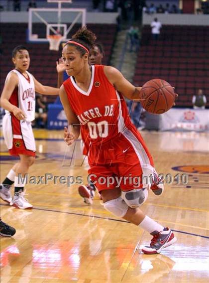 Thumbnail 2 in Carondelet vs. Mater Dei (CIF State D2 Final) photogallery.