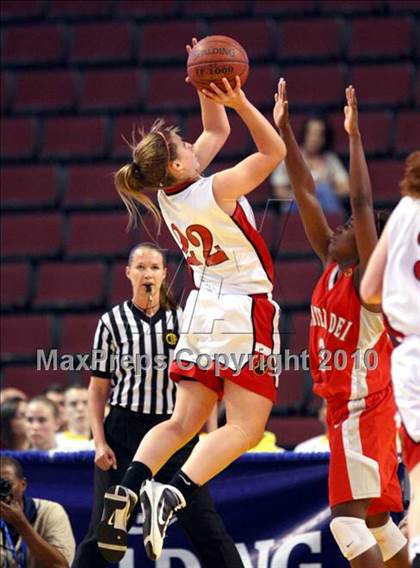 Thumbnail 2 in Carondelet vs. Mater Dei (CIF State D2 Final) photogallery.