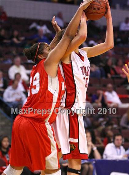 Thumbnail 2 in Carondelet vs. Mater Dei (CIF State D2 Final) photogallery.