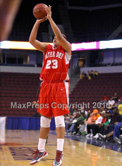 Thumbnail 3 in Carondelet vs. Mater Dei (CIF State D2 Final) photogallery.