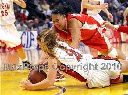 Thumbnail 2 in Carondelet vs. Mater Dei (CIF State D2 Final) photogallery.