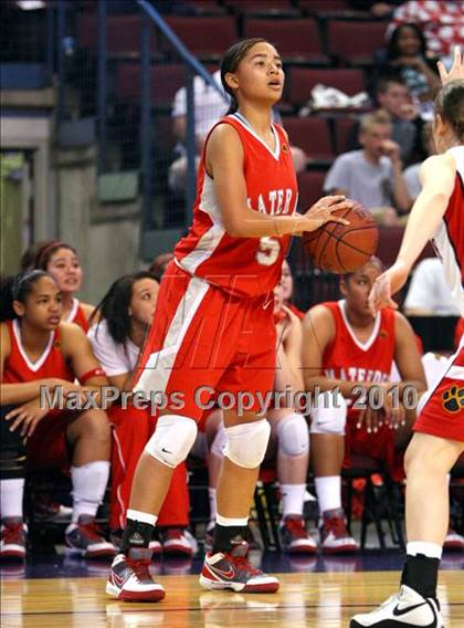 Thumbnail 2 in Carondelet vs. Mater Dei (CIF State D2 Final) photogallery.