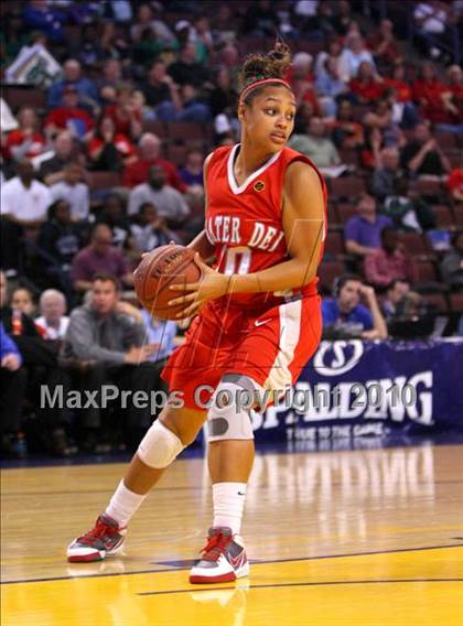 Thumbnail 2 in Carondelet vs. Mater Dei (CIF State D2 Final) photogallery.