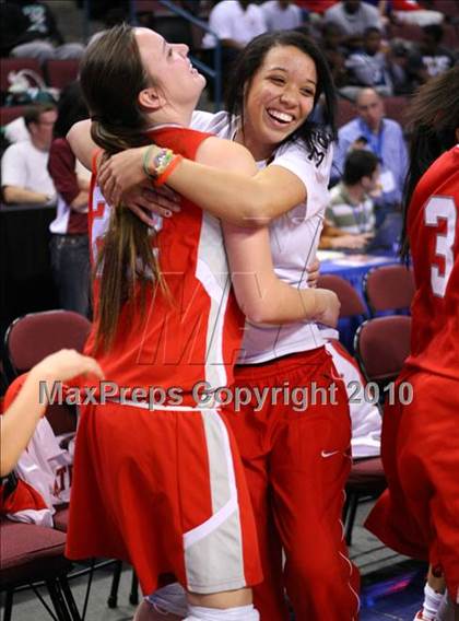 Thumbnail 2 in Carondelet vs. Mater Dei (CIF State D2 Final) photogallery.