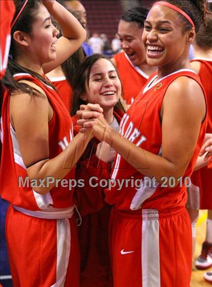 Thumbnail 1 in Carondelet vs. Mater Dei (CIF State D2 Final) photogallery.