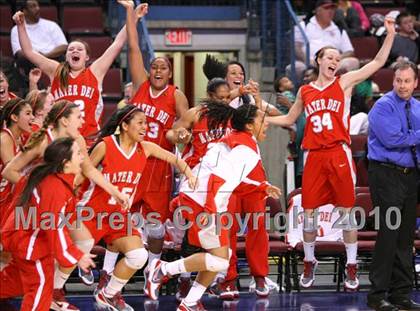 Thumbnail 2 in Carondelet vs. Mater Dei (CIF State D2 Final) photogallery.