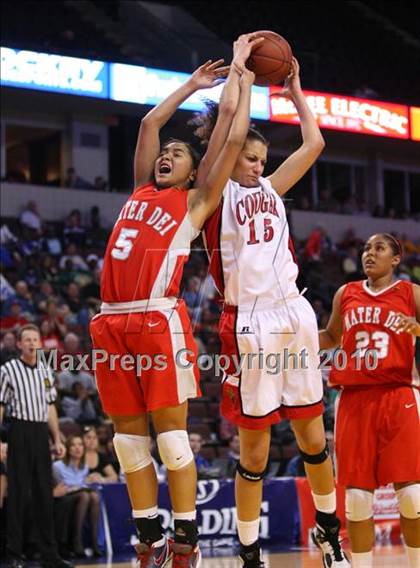 Thumbnail 2 in Carondelet vs. Mater Dei (CIF State D2 Final) photogallery.