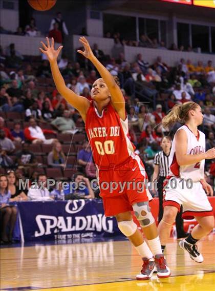 Thumbnail 3 in Carondelet vs. Mater Dei (CIF State D2 Final) photogallery.