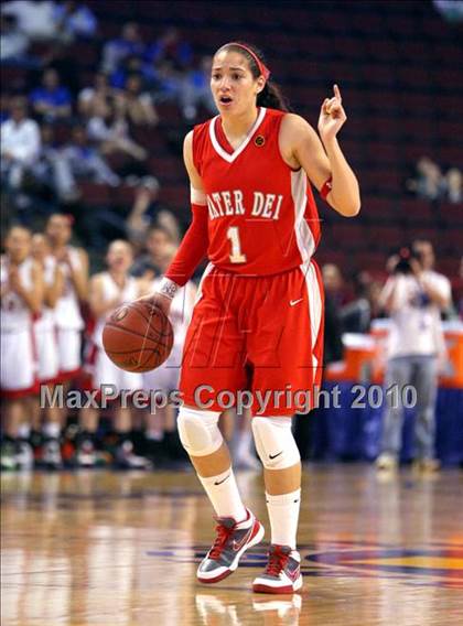 Thumbnail 3 in Carondelet vs. Mater Dei (CIF State D2 Final) photogallery.
