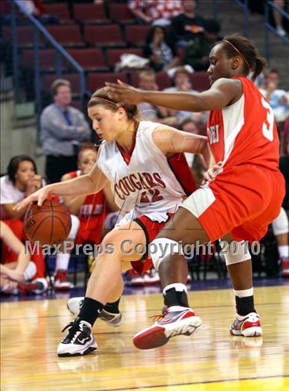 Thumbnail 2 in Carondelet vs. Mater Dei (CIF State D2 Final) photogallery.