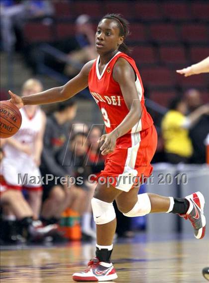 Thumbnail 3 in Carondelet vs. Mater Dei (CIF State D2 Final) photogallery.