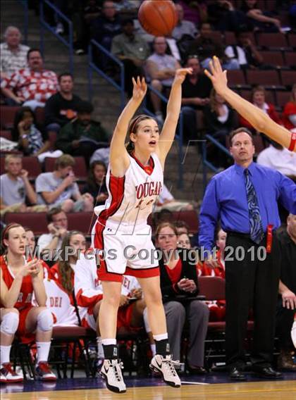 Thumbnail 3 in Carondelet vs. Mater Dei (CIF State D2 Final) photogallery.