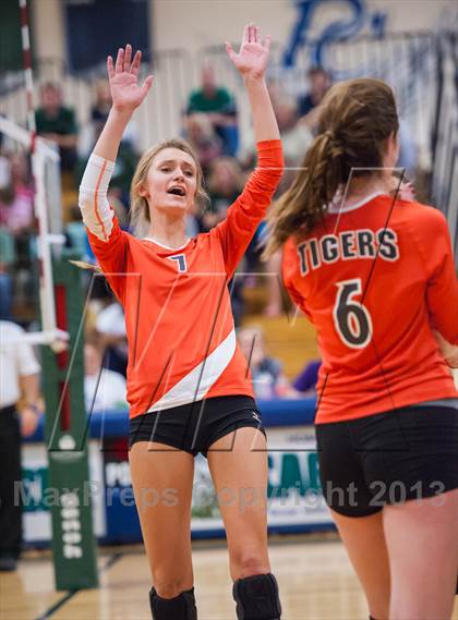 Thumbnail 2 in Lakewood @ Pine Creek (CHSAA 5A Regionals - Region 12) photogallery.