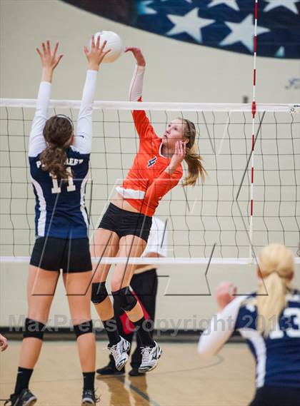 Thumbnail 1 in Lakewood @ Pine Creek (CHSAA 5A Regionals - Region 12) photogallery.