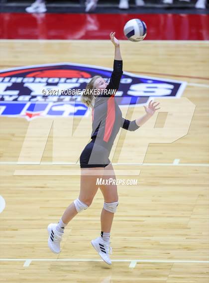 Thumbnail 3 in Lorena vs. Gunter (UIL Volleyball 3A Semifinals) photogallery.