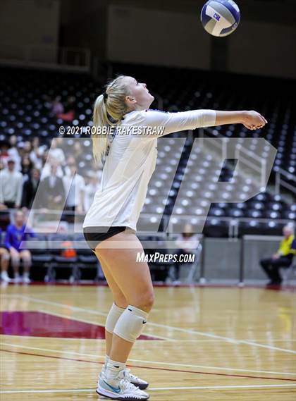 Thumbnail 1 in Lorena vs. Gunter (UIL Volleyball 3A Semifinals) photogallery.