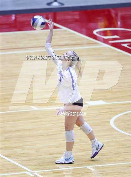 Thumbnail 2 in Lorena vs. Gunter (UIL Volleyball 3A Semifinals) photogallery.