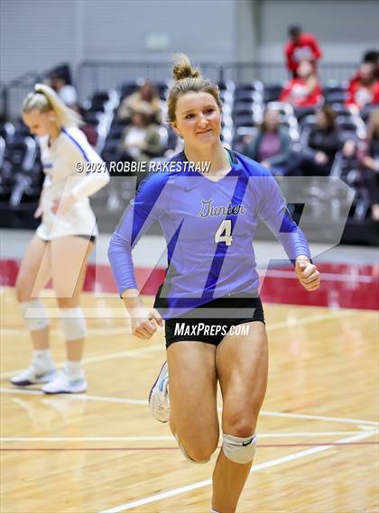 Thumbnail 3 in Lorena vs. Gunter (UIL Volleyball 3A Semifinals) photogallery.