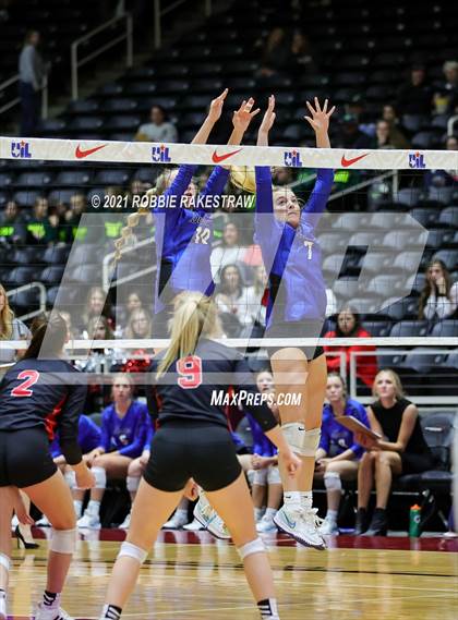 Thumbnail 2 in Lorena vs. Gunter (UIL Volleyball 3A Semifinals) photogallery.